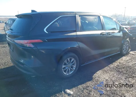 2021 Toyota Sienna Le z USA, uszkodzony, nr VIN 5TDKRKEC7MS009360